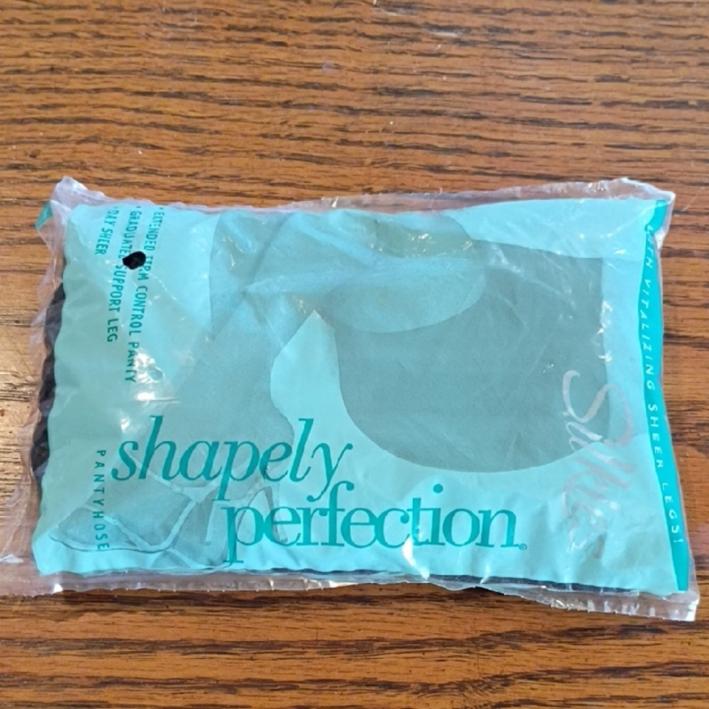 Silkies Shapely Perfection Pantyhose - Black NIP Size X-QUEEN